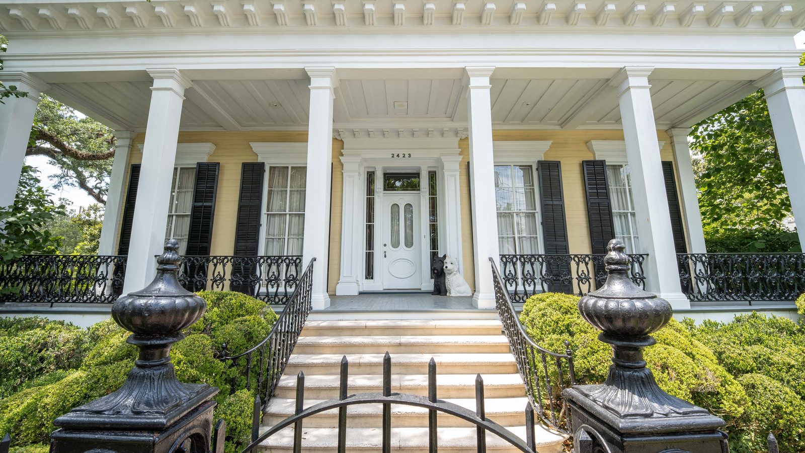 2423 Prytania Street, a Greek Revival mansion in the Garden District, New Orleans